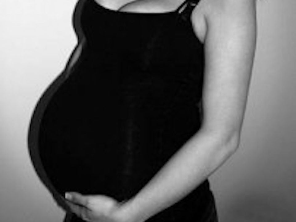 Black and white photo of Sophie Guidolin during twin pregnancy